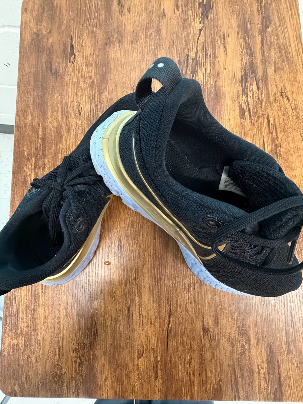Nike React Infinity Running Flyknit Black Metallic Gold Women's Size 9